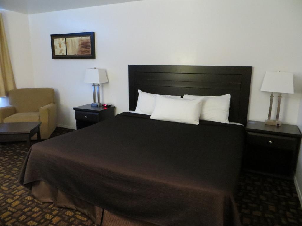 Travelodge By Wyndham Prince Albert Ngoại thất bức ảnh