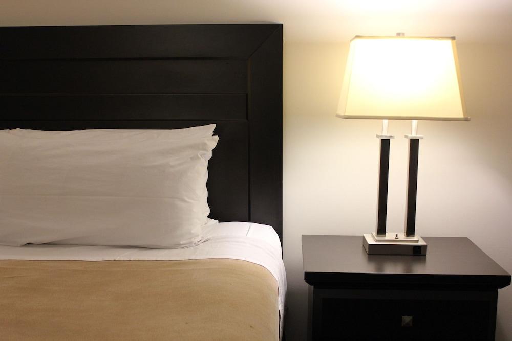 Travelodge By Wyndham Prince Albert Ngoại thất bức ảnh
