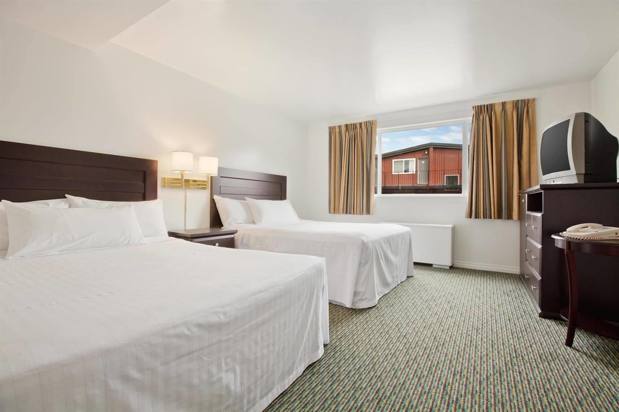 Travelodge By Wyndham Prince Albert Ngoại thất bức ảnh